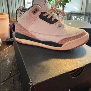 Jordan 3  Kids Sneakers in Pink and Black